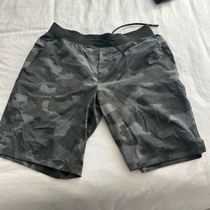 Lululemon Men’s shorts 9” CAMO